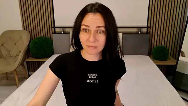 Pokój czatu na żywo – DitaNoir