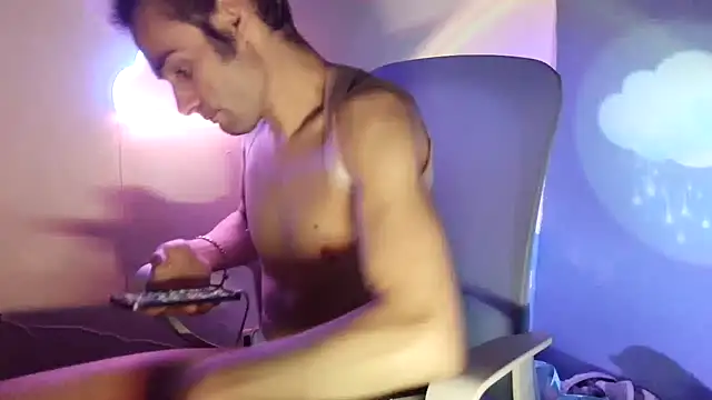 highinhtxx Show in webcam