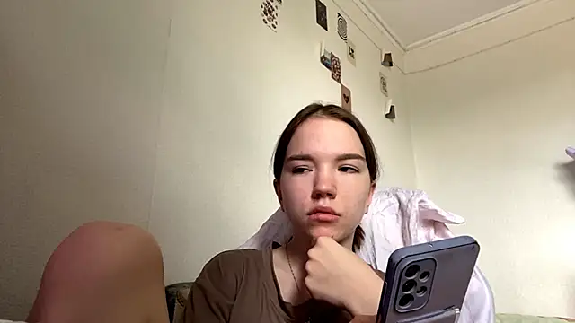 FewerCadre élő XXX-chatje
