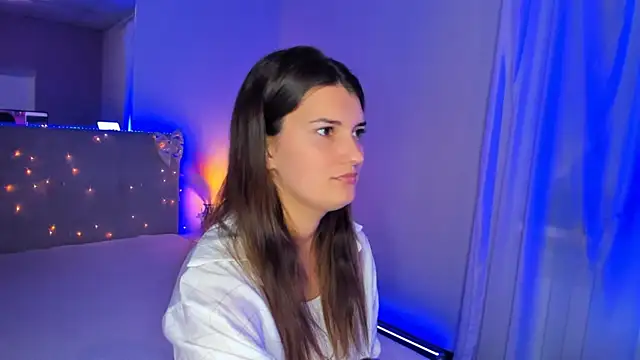 Chat +18 de Laura_Leee ao vivo