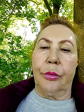 Chat +18 de Hottie-Mom ao vivo