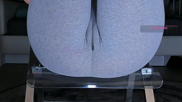 Cameltoe_squirt_inPants 现场XXX聊天