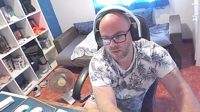 ravingr4d4 Show in webcam
