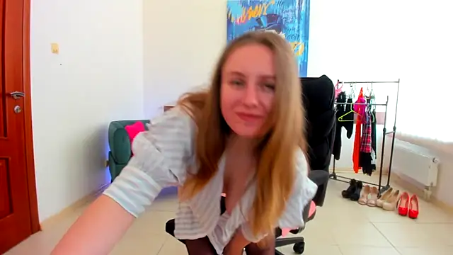 Marisha_Cute: онлайн-секс-чат