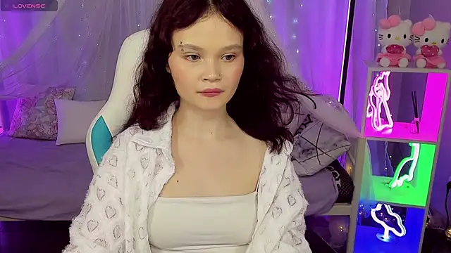 EmilyChavesのライブXXXチャット