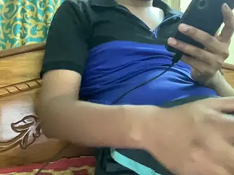 Chat +18 de Slave_Aryan ao vivo