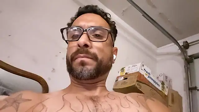 Pokazy przed kamerką – Forbidden_daddy