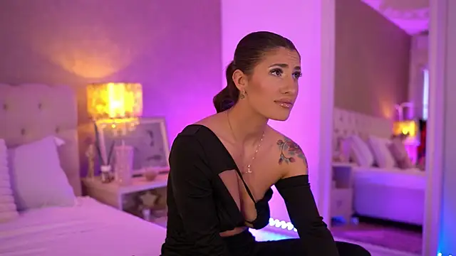 OhhAisha Adlı Modelin Canlı XXX Sohbeti