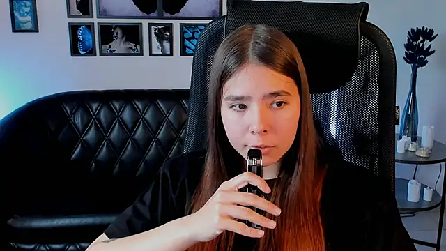 Chatroom XXX en direct de SayaHeartnet