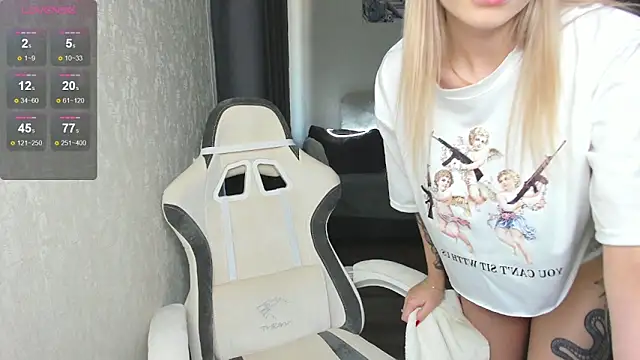 adel_miller Show in webcam