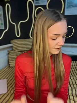 MilaMoone élő XXX-chatje