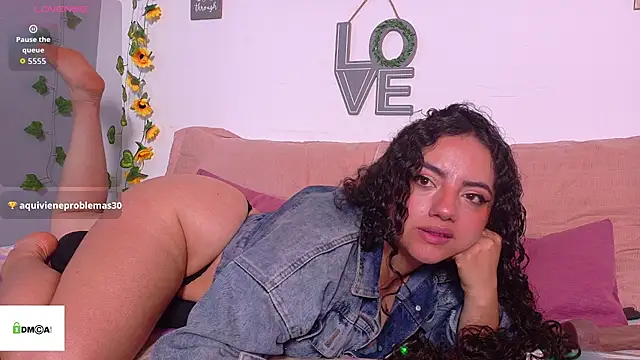 Chat +18 de emiily_curly ao vivo