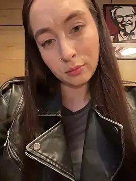 Holly_Play Adlı Modelin Canlı XXX Sohbeti