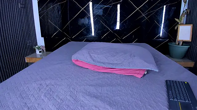 Charlize-23n Webbikameraesitys