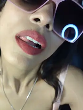 Ivy_the_goddess Adlı Modelin Canlı XXX Sohbeti