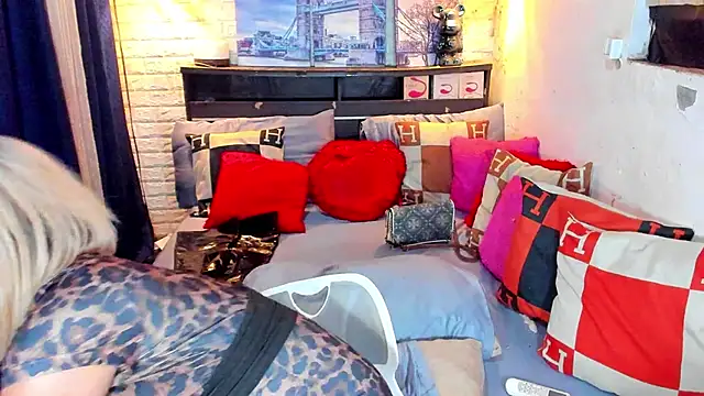 xxxANIMONIExxx's Webcam Show