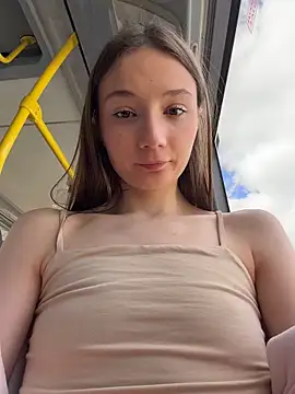 hiding-mila's Live XXX Chat