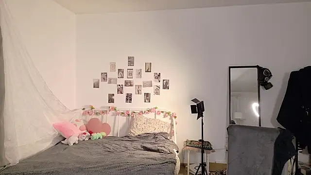 KikiMoor 现场XXX聊天