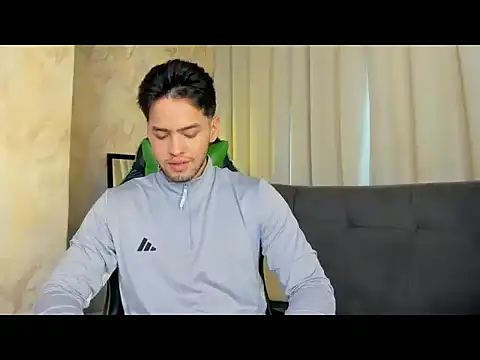 RONNY_COLTONn Webbikameraesitys