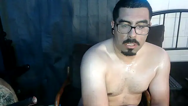 k1oudE's Live XXX Chat
