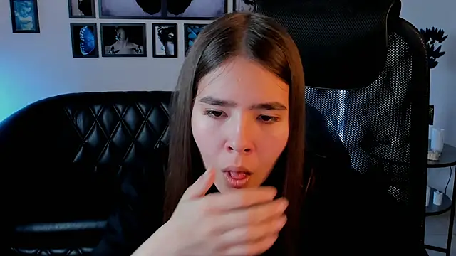 Онлайн чат XXX SayaHeartnet