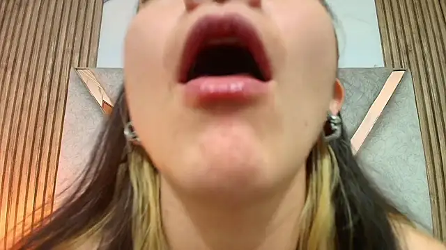 دردشة Naughty_Kittenm الجنسية المباشرة