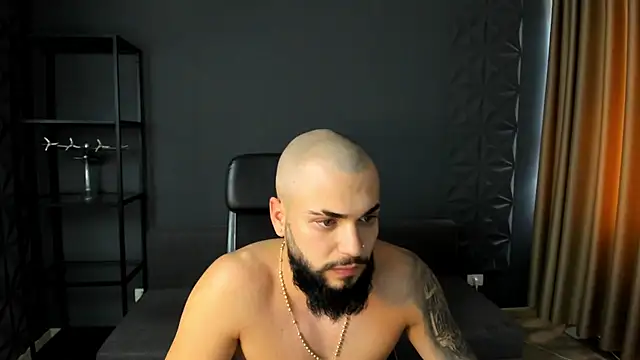 Show modela OscarWillss na web-kameri