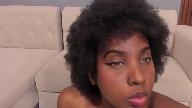 Kiara_Curls: απευθείας συνομιλία ΧΧΧ