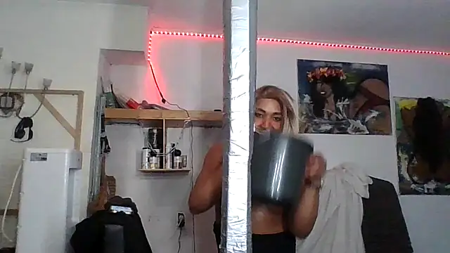 Anna-Cashn Webbikameraesitys