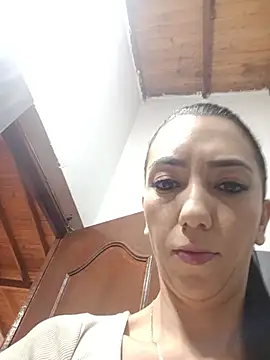 دردشة LunaZambrano الجنسية المباشرة
