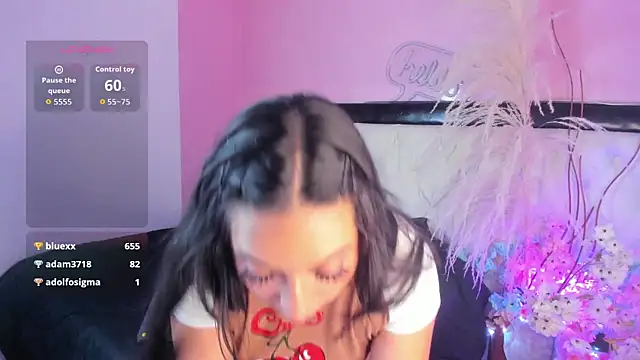 Chat XXX en directo de Emily_Roussee