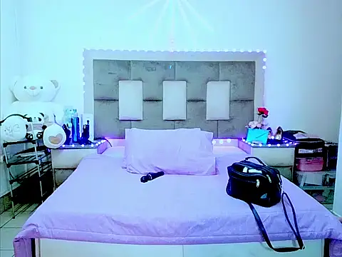 indiantopaz694u Adlı Modelin Canlı XXX Sohbeti