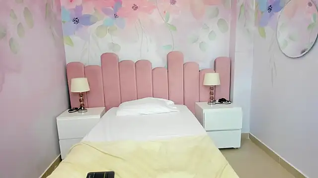 doll_skinny18 Show in webcam