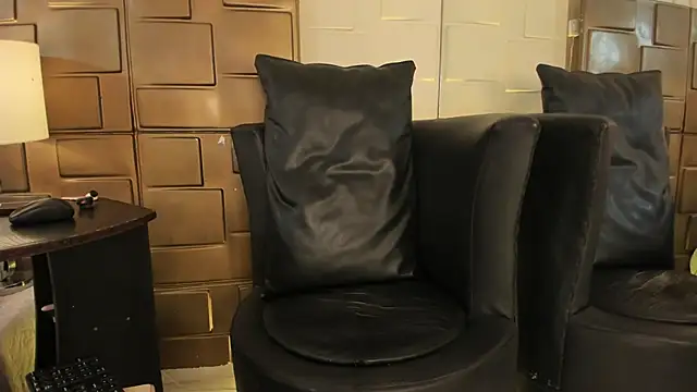 XXX chat uživo modela NaomyRivera