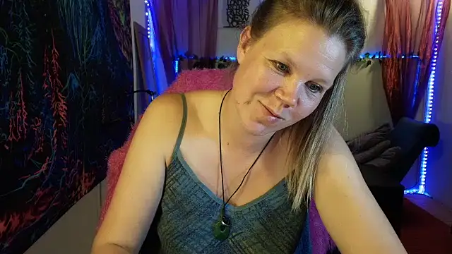 CallMeMaria live XXX chat