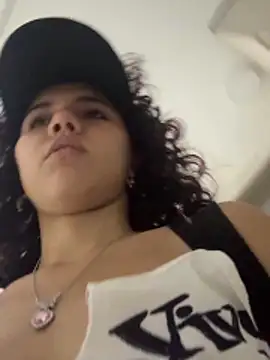 Isabella_Stark Show in webcam