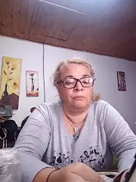 momismilf544's Webcam Show