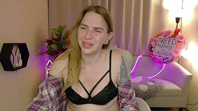 Chat +18 de TessaDaybreak ao vivo