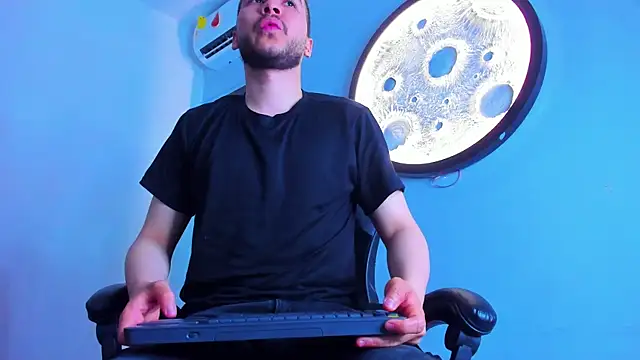 XXX chat uživo modela mike_257