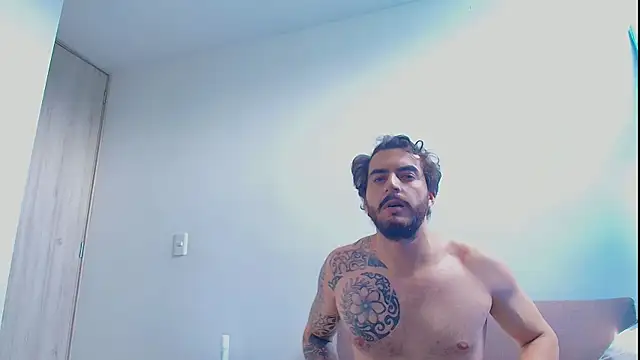 XXX chat uživo modela thomas_gun