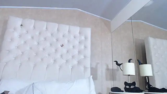 La_Crespa_x Adlı Modelin Canlı XXX Sohbeti
