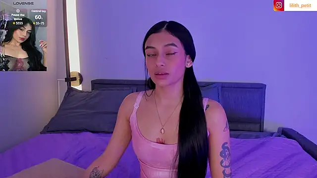 lilith_petit_ élő XXX-chatje