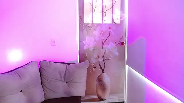 milfrousse 现场XXX聊天