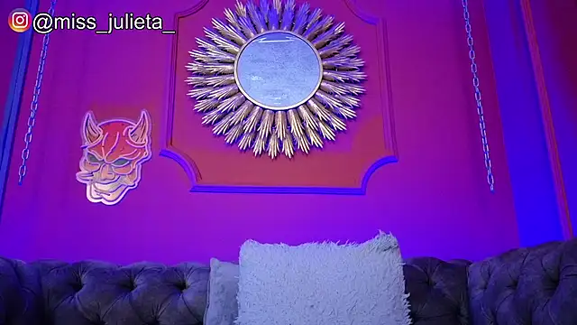 Julieta_Russell Chat XXX in diretta