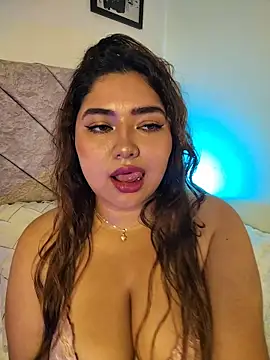 CurvyLolaX's Live XXX Chat