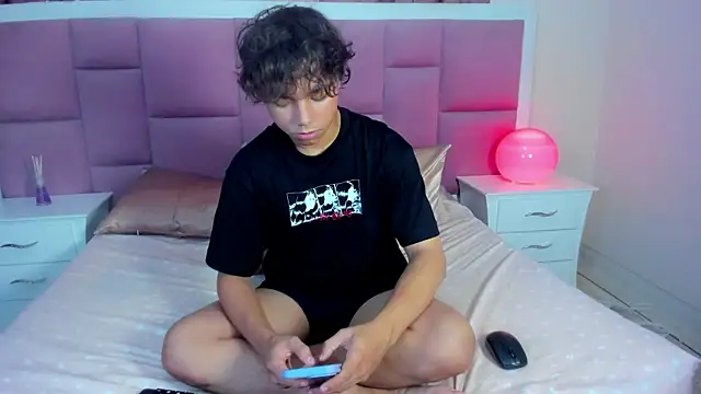 Honeymoon_sariel Webcam Show