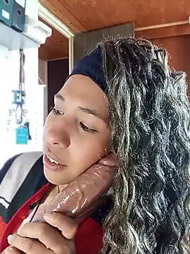 Chat +18 de Ivon_C ao vivo