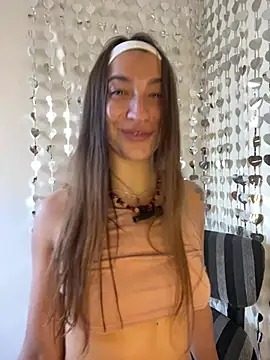 Yara-Lolii Adlı Modelin Canlı XXX Sohbeti