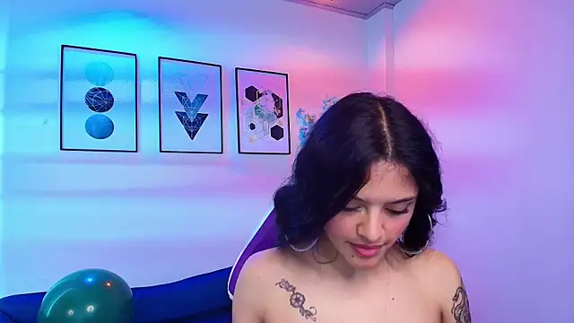 Maddie_T18 Adlı Modelin Canlı XXX Sohbeti