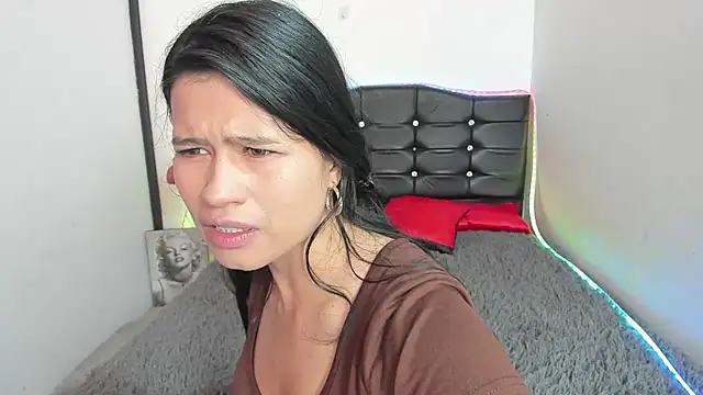 LatinaQueen23n Live XXX chat